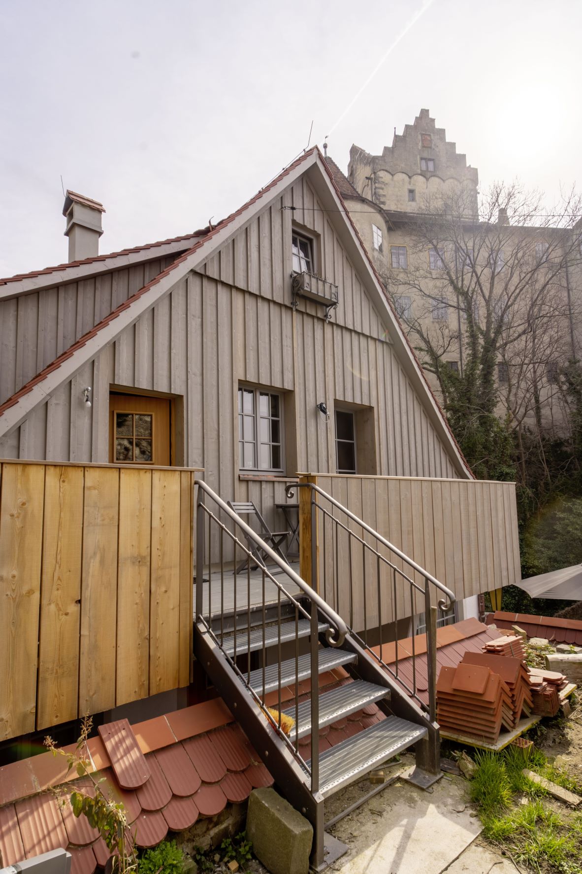 Haus Rückseite mit Terrasse 